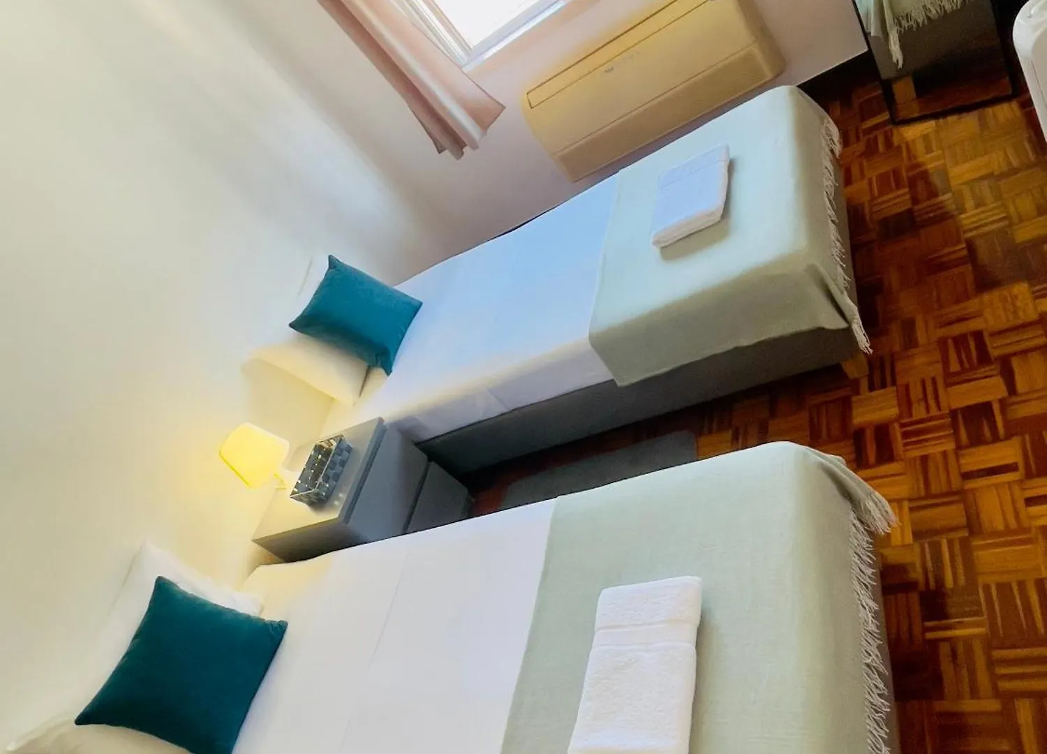 Quarto Alameda Lisbon 0*,